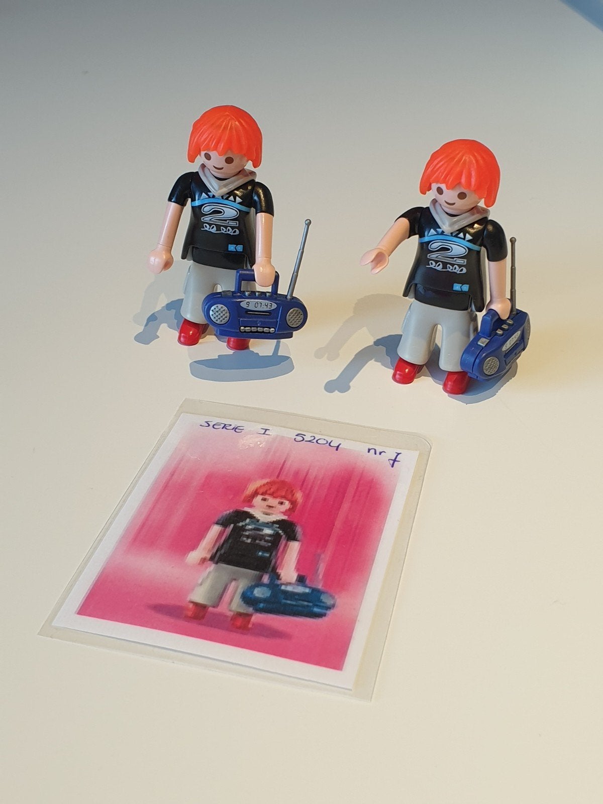 2x Playmobil 5204 Serie 1 nr 7 Figuur met radio, Complete set, Ophalen of Verzenden, Zo goed als nieuw, Figuren