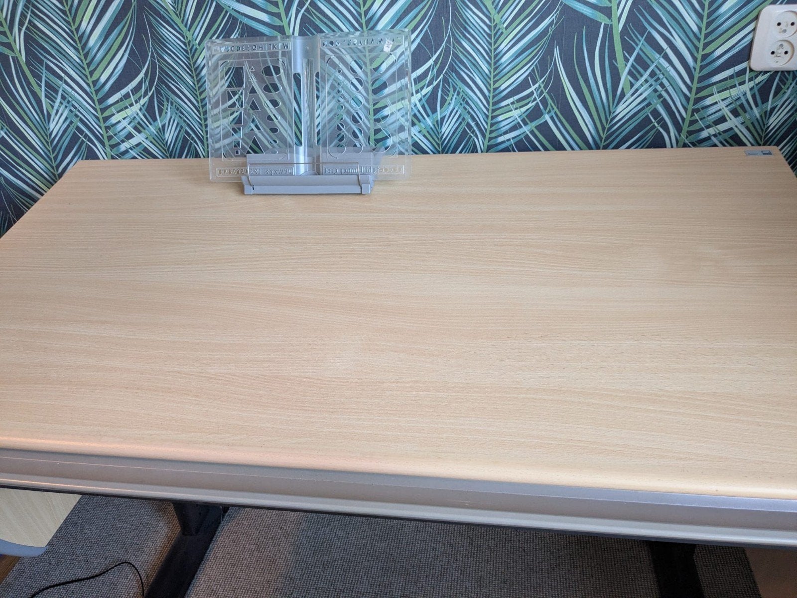 Moll Runner Ergonomisch Bureau, Huis en Inrichting, Ophalen, Gebruikt, Hout, Kinderbureau
