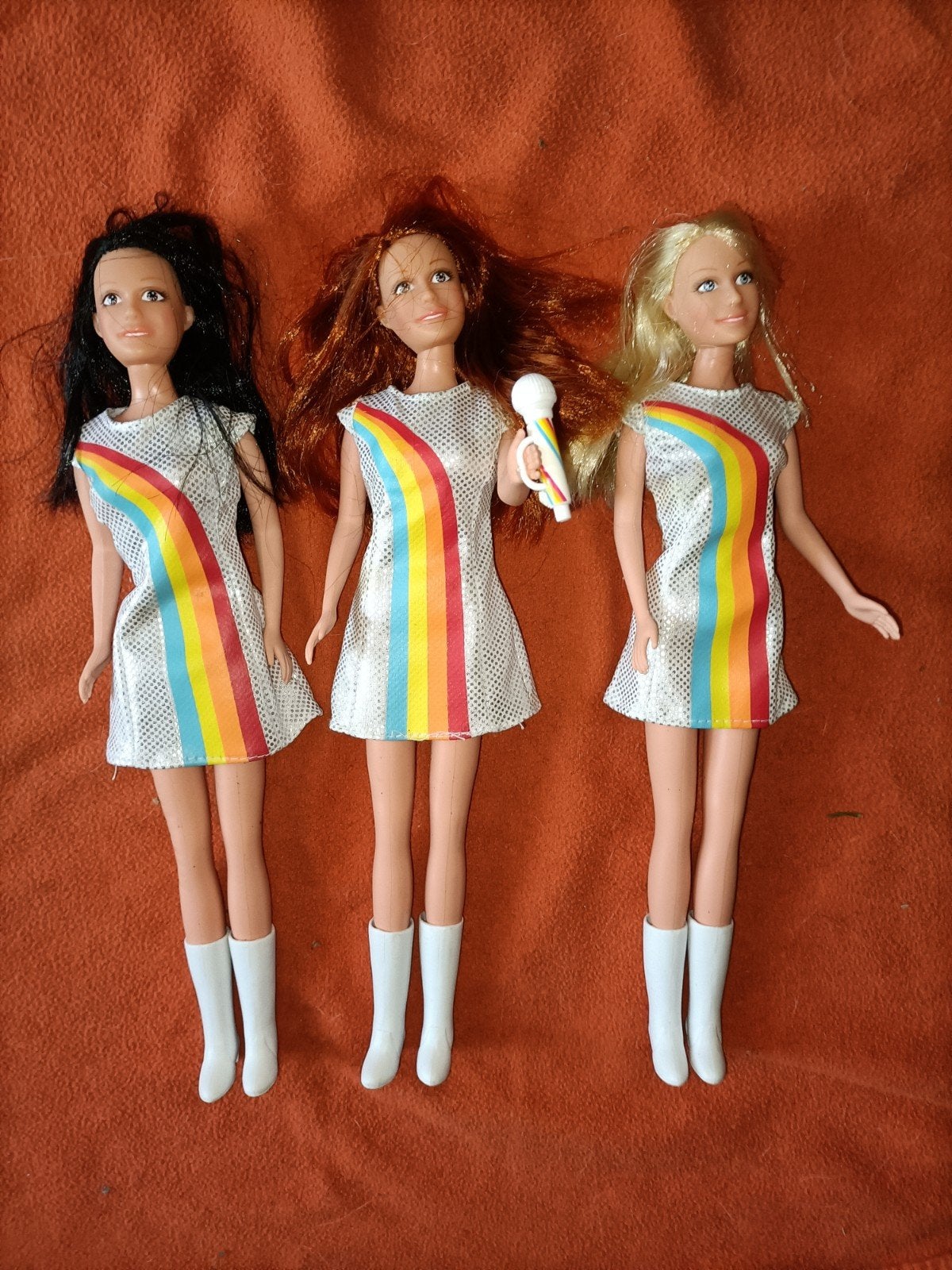3 K3 barbie poppen met regenboog jurk, laarzen en microfoon, Ophalen of Verzenden, Zo goed als nieuw, Barbie