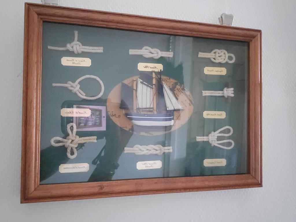Maritieme wanddecoratie met scheepsknopen en zeilboot, 35 cm, 26 cm, Hout, Meerkleurig
