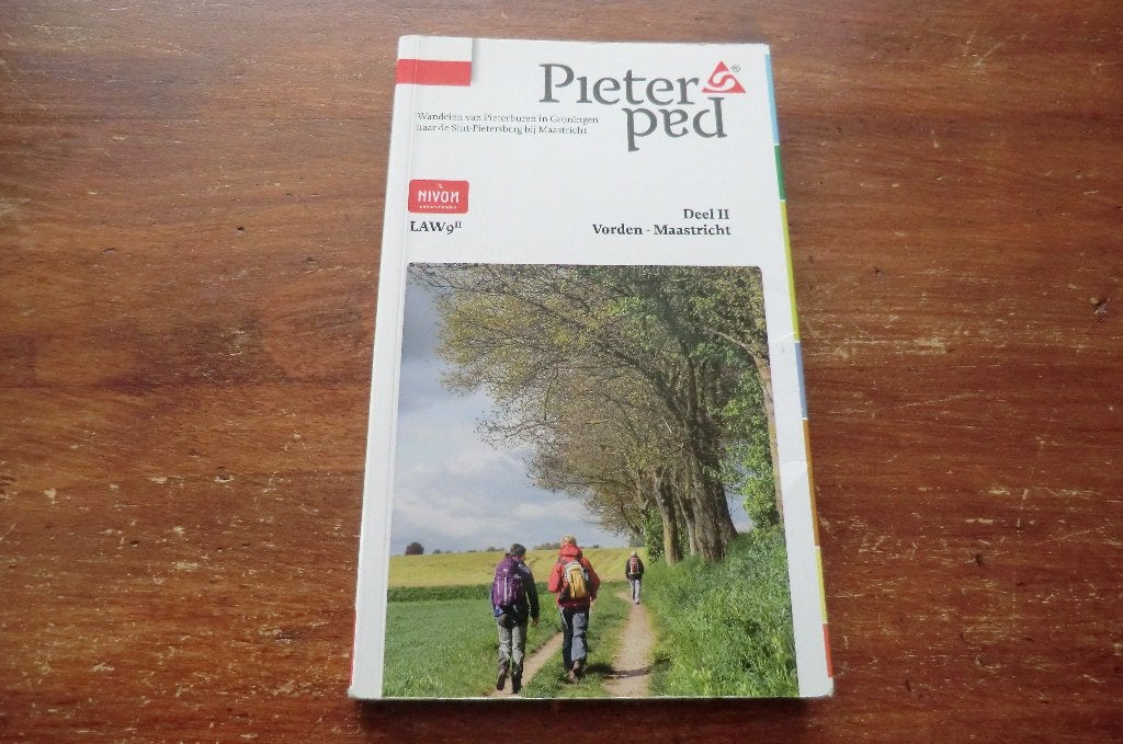 wandelgids - LAW 9-2 - Pieterpad deel 2 - nivon (2016), Fiets- of Wandelgids, Ophalen of Verzenden, Benelux, Gelezen
