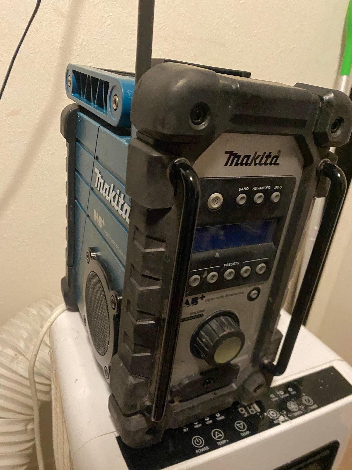Makita 18V Bouwradio DAB+ DMR105 - Robuust en Compleet, Ophalen of Verzenden, Gebruikt