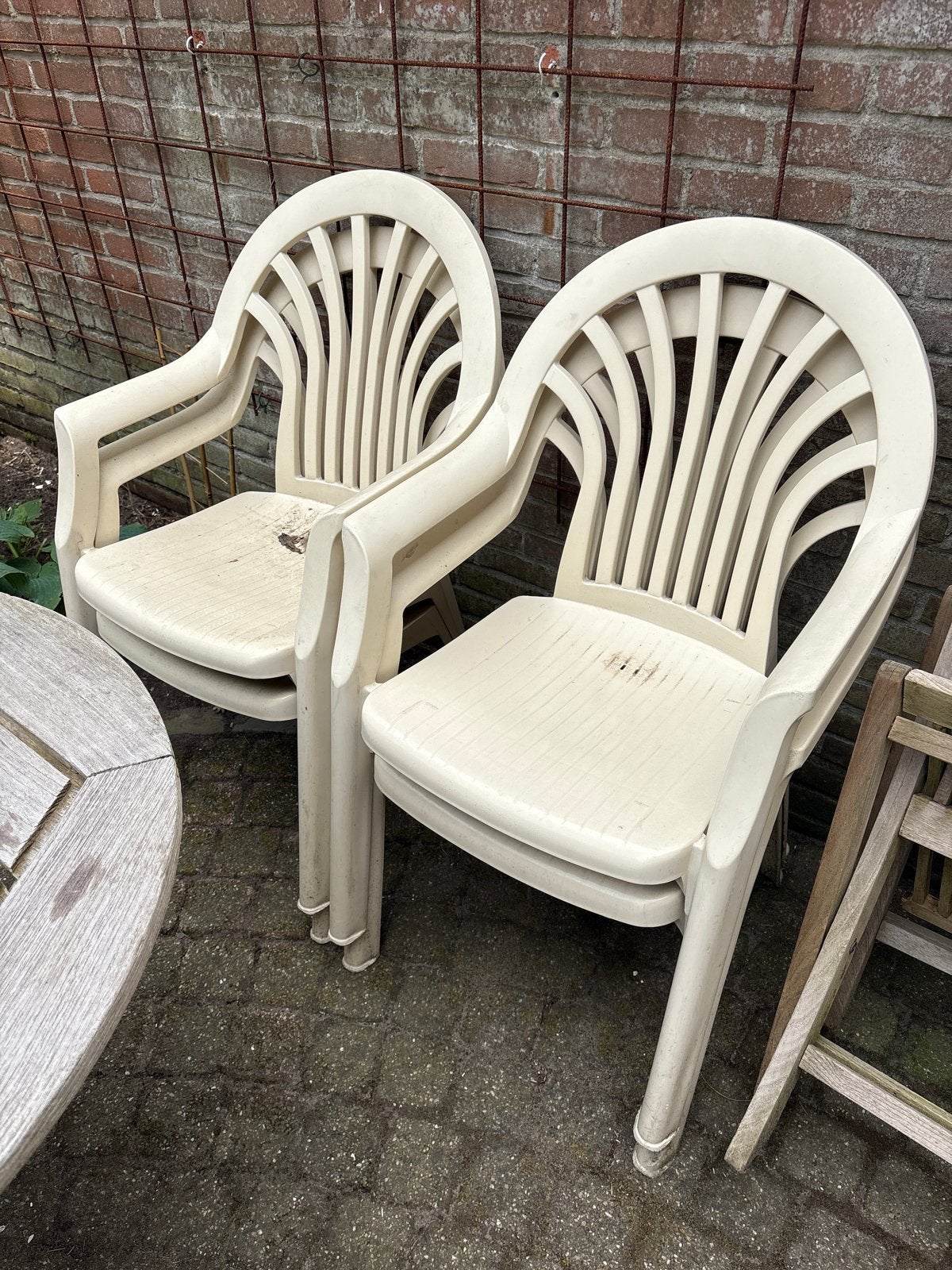 4 stapelbare kunststof tuinstoelen, Tuin en Terras, Tuinstoelen, Gebruikt, Kunststof, Stapelbaar, Ophalen
