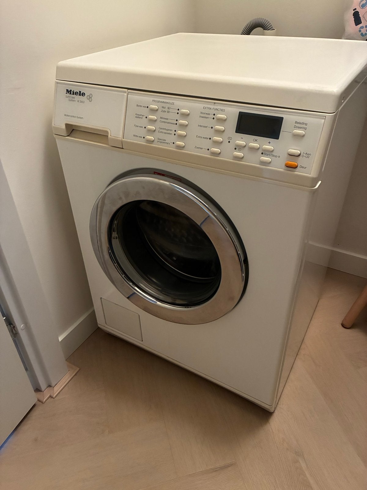 Miele Wasmachine (defect) - voor onderdelen, Ophalen, 1200 tot 1600 toeren, Voorlader, Niet werkend
