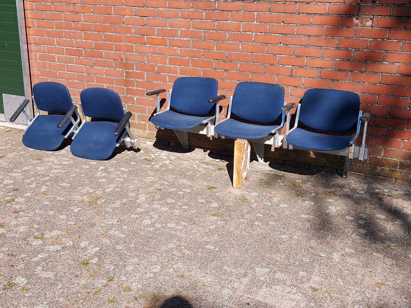 vintage wachtkamer bankjes of stoelen Italiaans design, Ophalen, Gebruikt