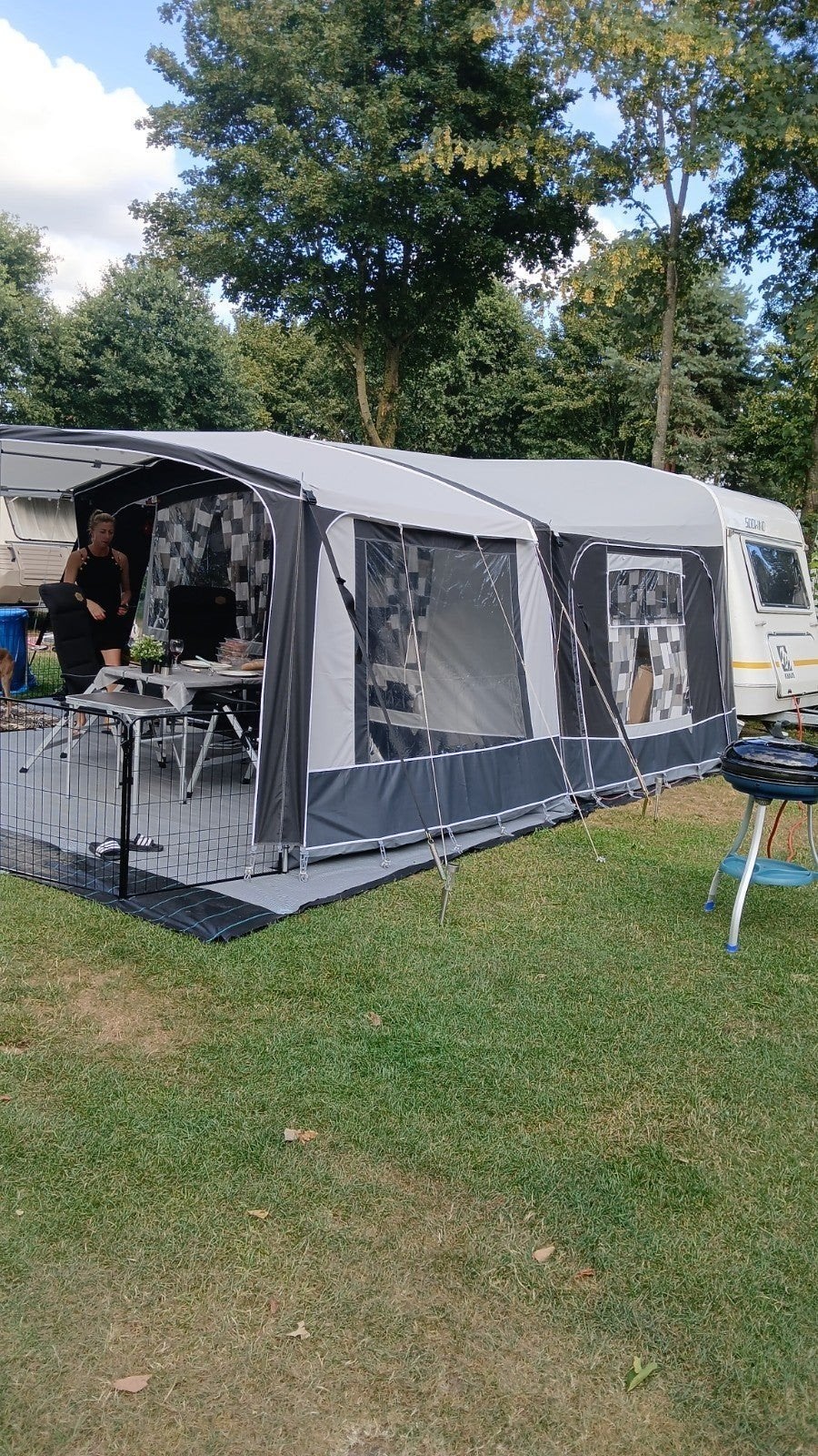 Knaus 450 in topstaat met tent en luifel en airco, Rondzit, Particulier, Luifel, Knaus
