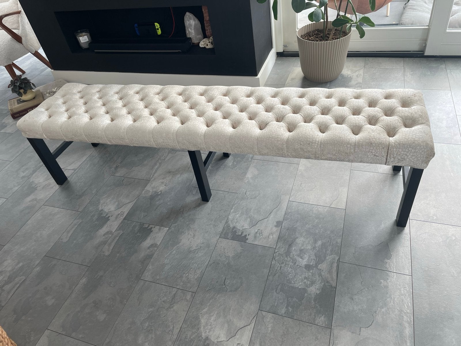 Luxe gecapitonneerde bank/poef - Crème/beige, Ophalen, Overige kleuren, Zo goed als nieuw, Eén