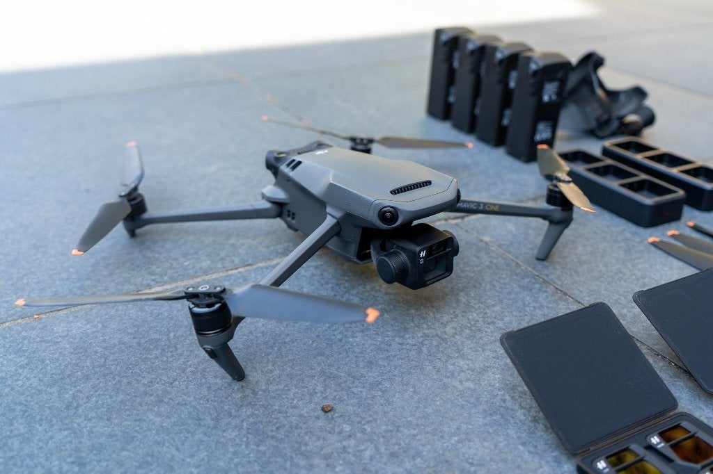 DJI Mavic 3 Cine + 4 accu’s + RC Pro controller, Ophalen, Gebruikt, 30 tot 45 minuten, DJI