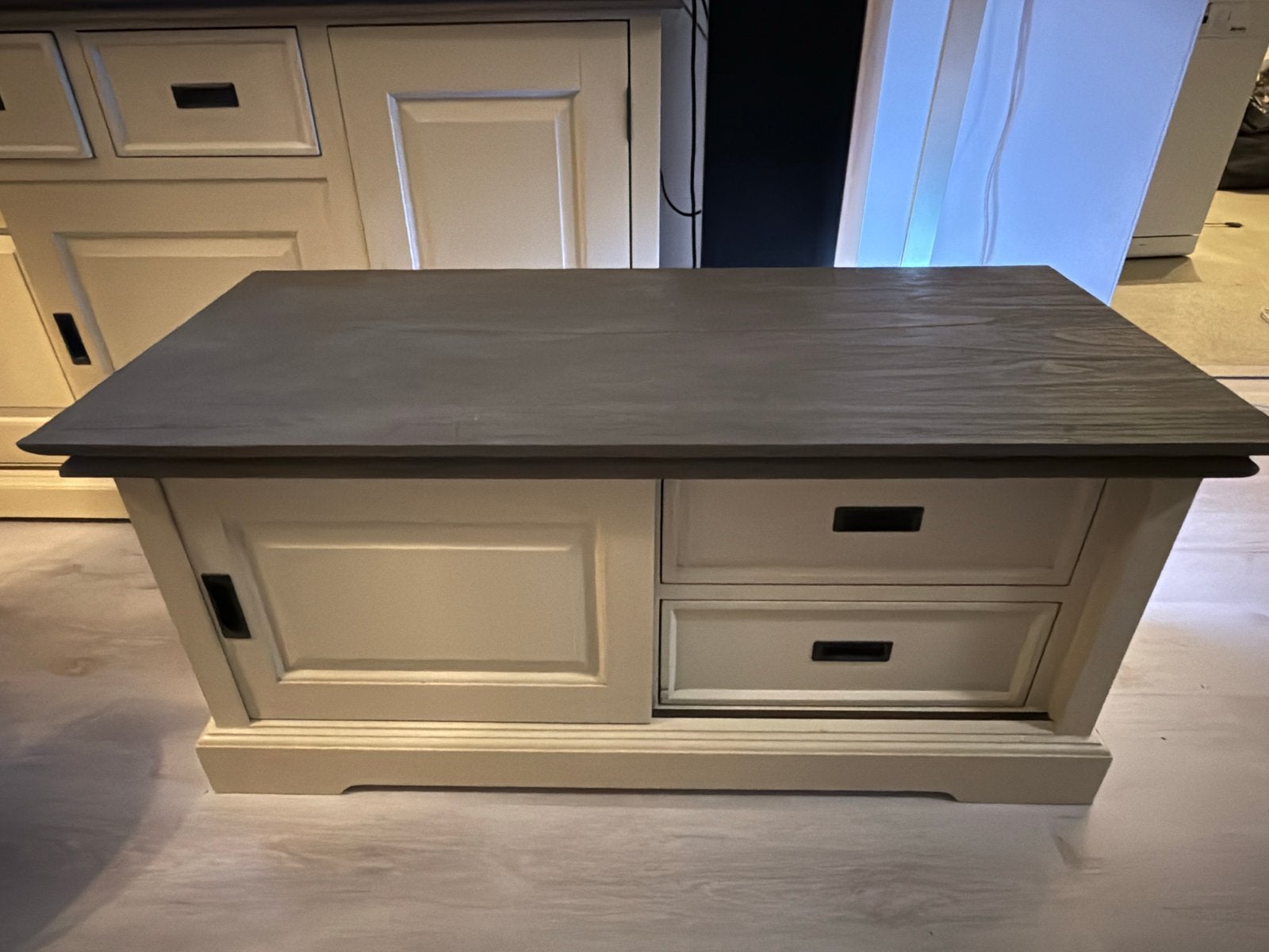 Tv Meubel met lades en schuifdeur - Crème/Grijs, Huis en Inrichting, Ophalen, 50 – 75, Gebruikt, 50 tot 100 cm