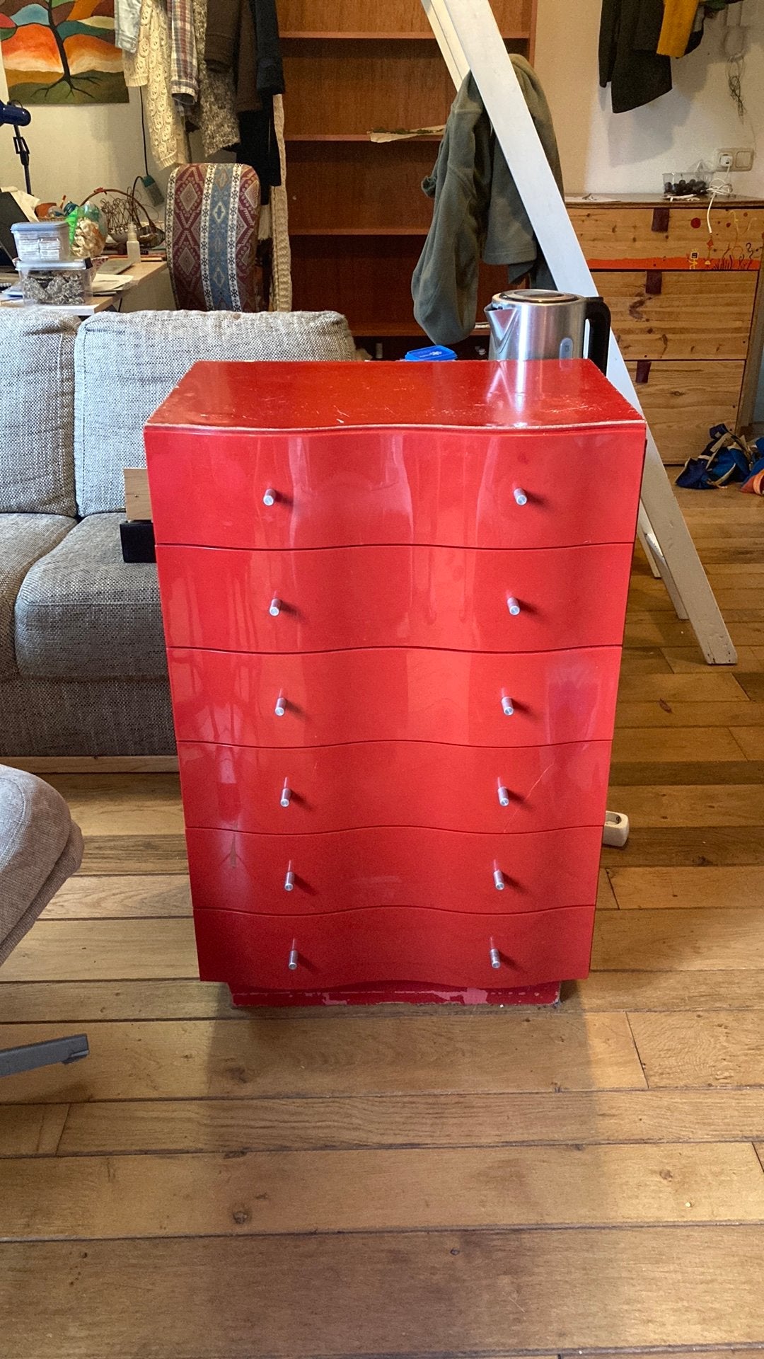 Leuk kastje, gratis, wel wat beschadigd., Huis en Inrichting, Kasten | Ladekasten, Ophalen, Gebruikt, 5 laden of meer, 50 tot 100 cm