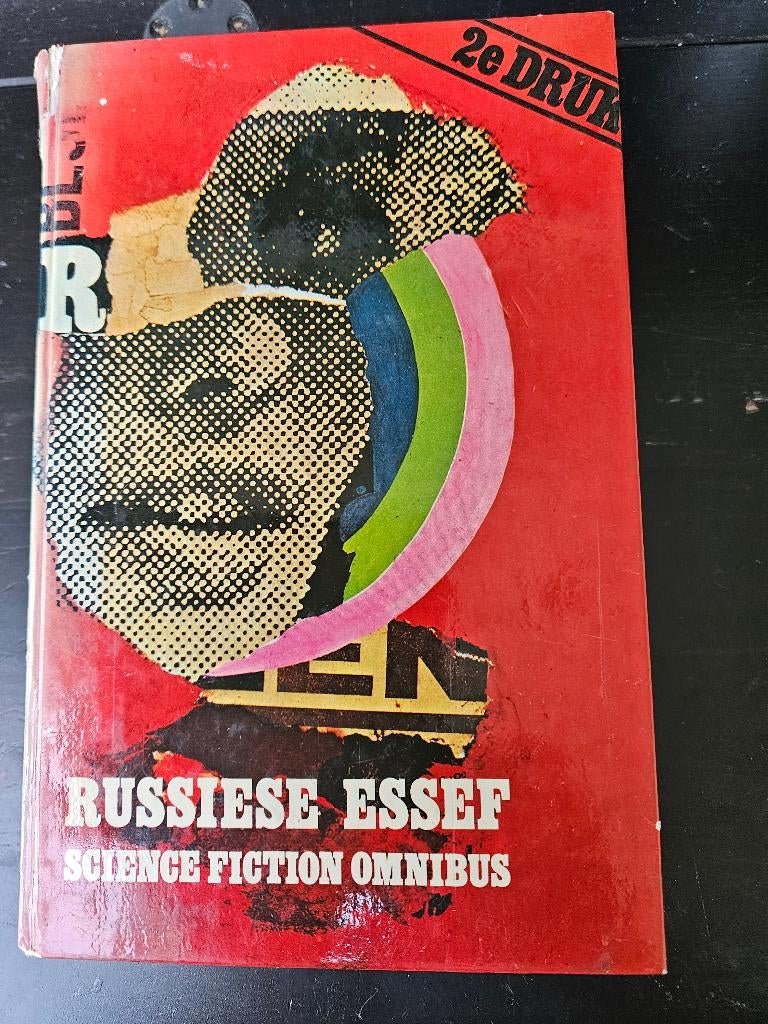 SF verhalenbundel - Russiese essef, Ophalen of Verzenden, Gelezen