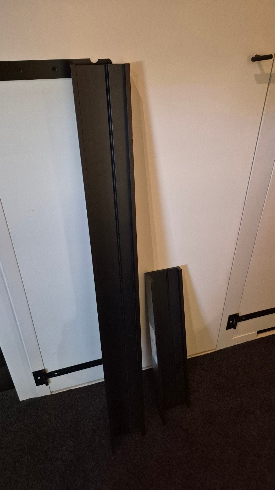 IKEA Mosslanda schilderijplank - 2 stuks, Huis en Inrichting, Woonaccessoires | Wandplanken en Boekenplanken, Ophalen, Nieuw