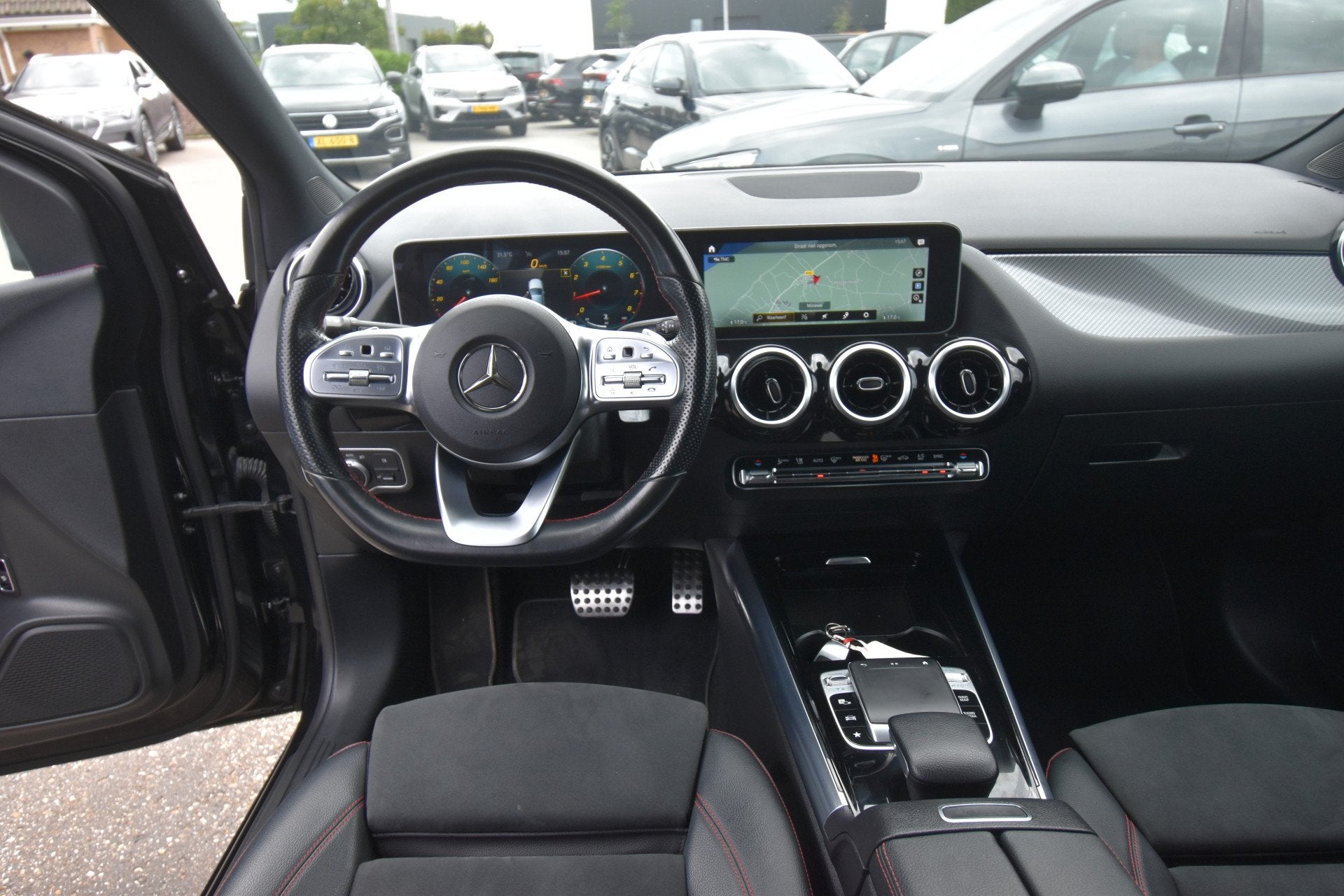 Mercedes-Benz B-Klasse 180 Business Solution AMG , TREKHAAK, 136 pk, Gebruikt, 4 cilinders, 700 kg
