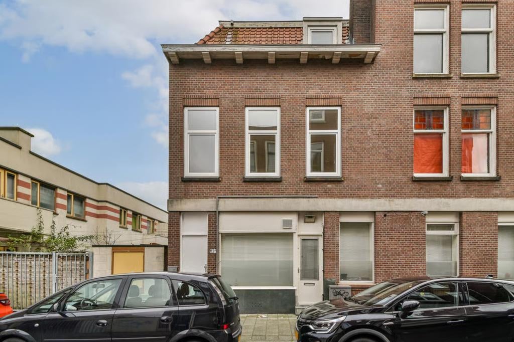 Oudelandstraat 82-A - Betaalbare hoekwoning in Rotterdam!, Huizen en Kamers, Huizen te koop, Rotterdam, 55 m², Tot 200 m², 2 kamers