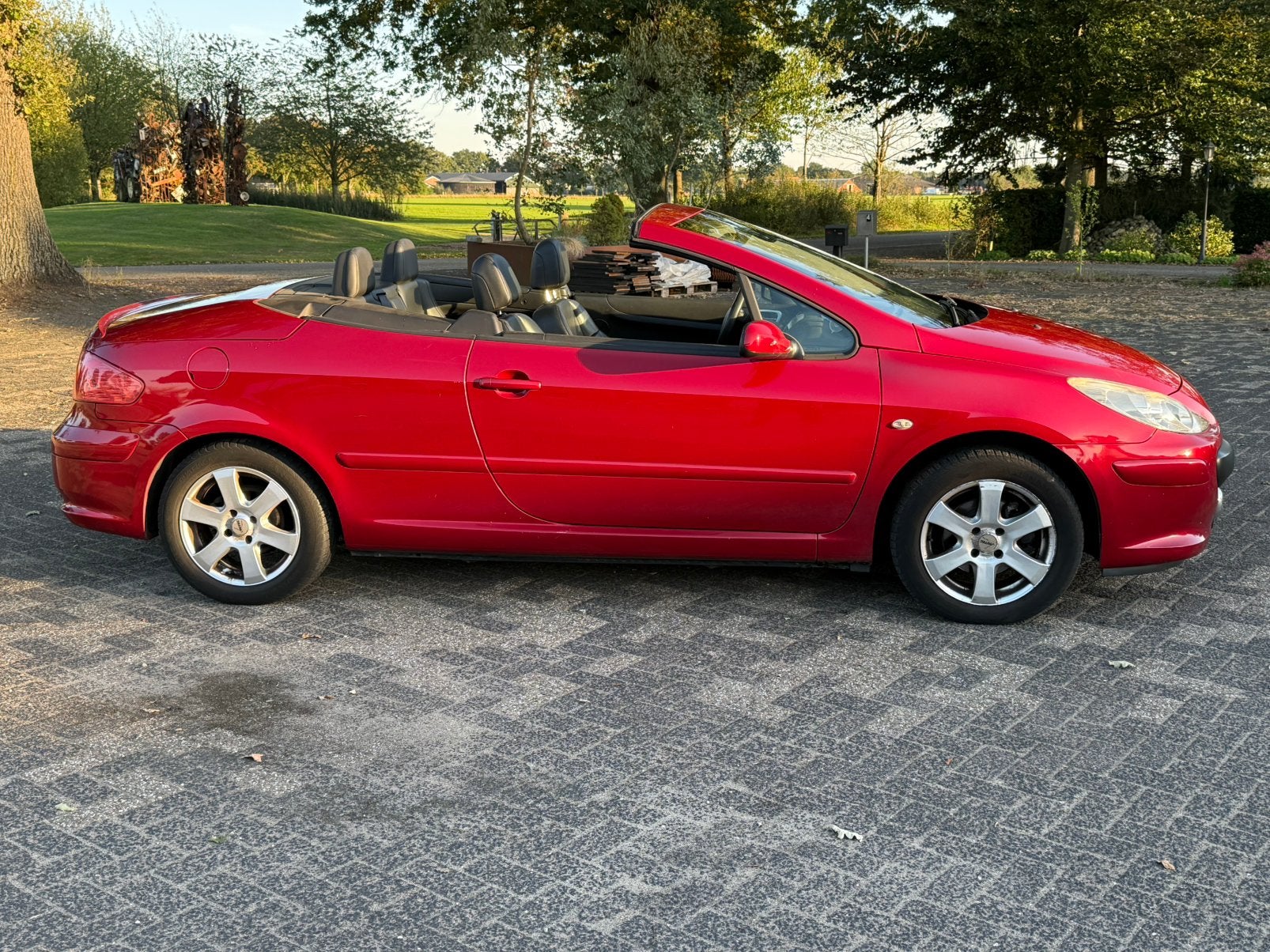 Peugeot 307 2.0 16V CC 2005 Rood, Voorwielaandrijving, 4 cilinders, Cabriolet, 4 stoelen
