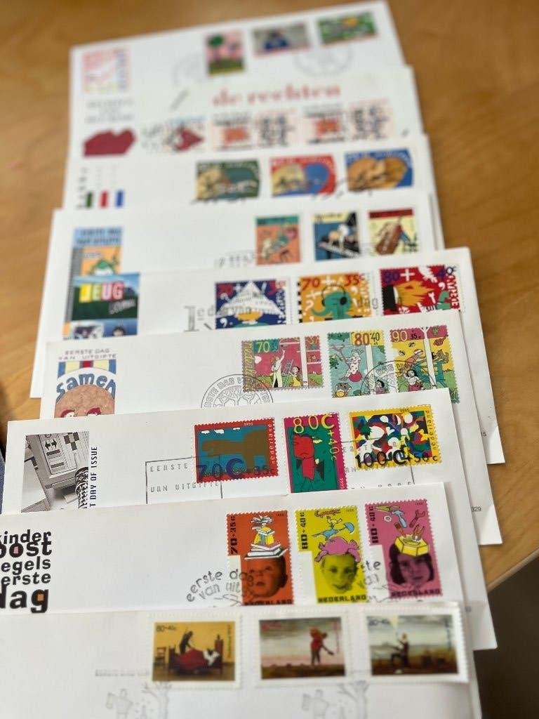 17 Eerstedagenveloppen Kinderpostzegels, Ophalen of Verzenden, Na 1940, Postfris