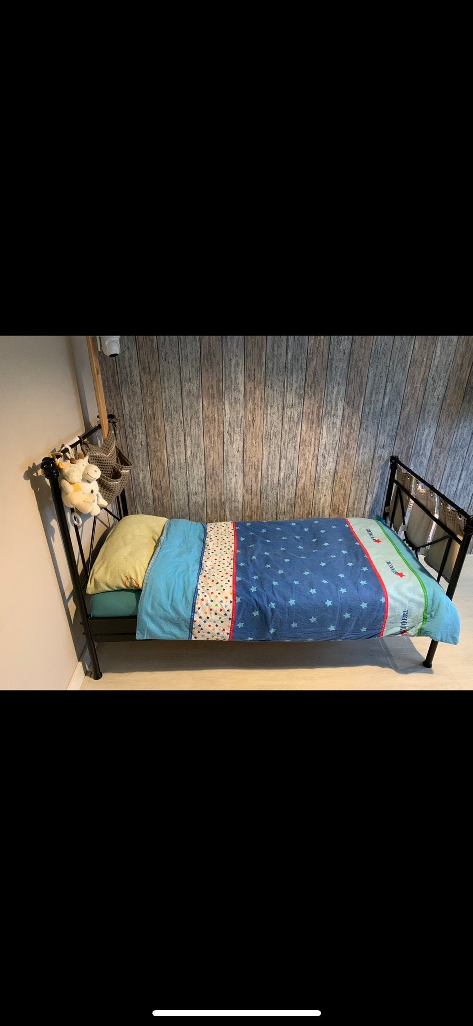 Zwart metalen junior kinderbed met lattenbodem zonder matras, Ophalen, 70 tot 85 cm, 140 tot 160 cm, Zo goed als nieuw
