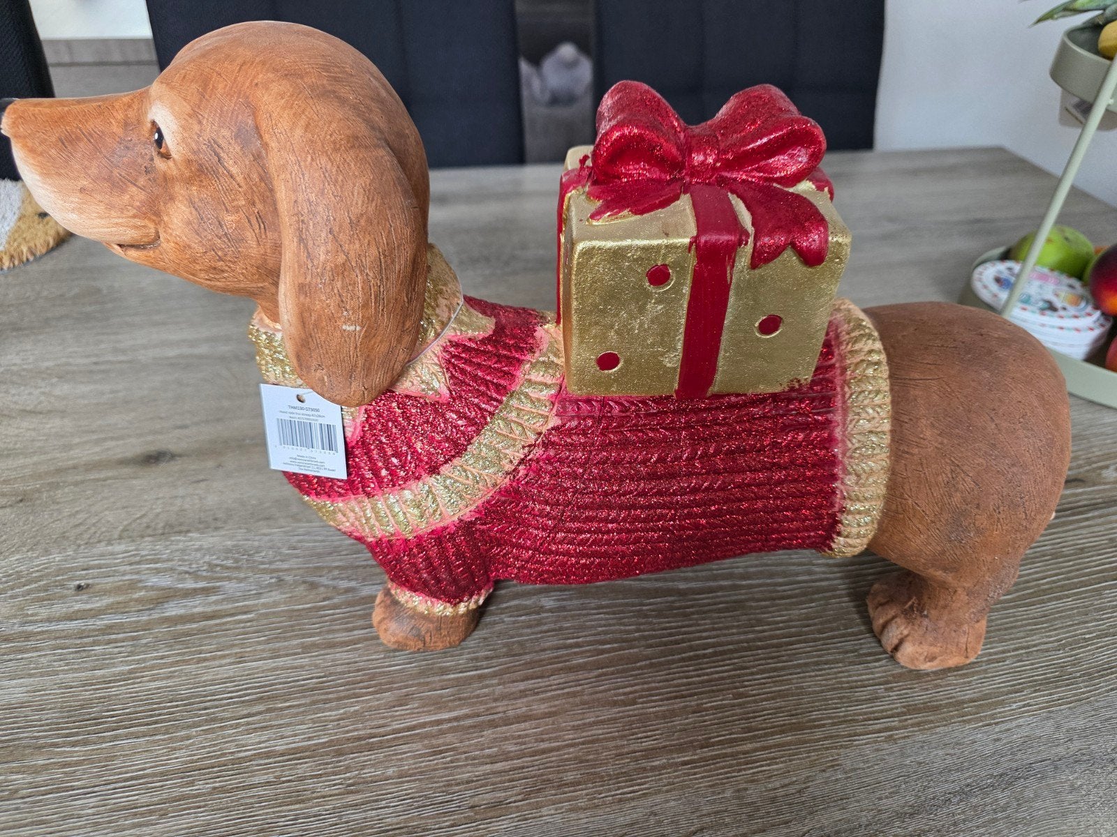Teckel beeldje met kersttrui en cadeau, Overige stijlen, Nieuw, Ophalen of Verzenden, Bruin