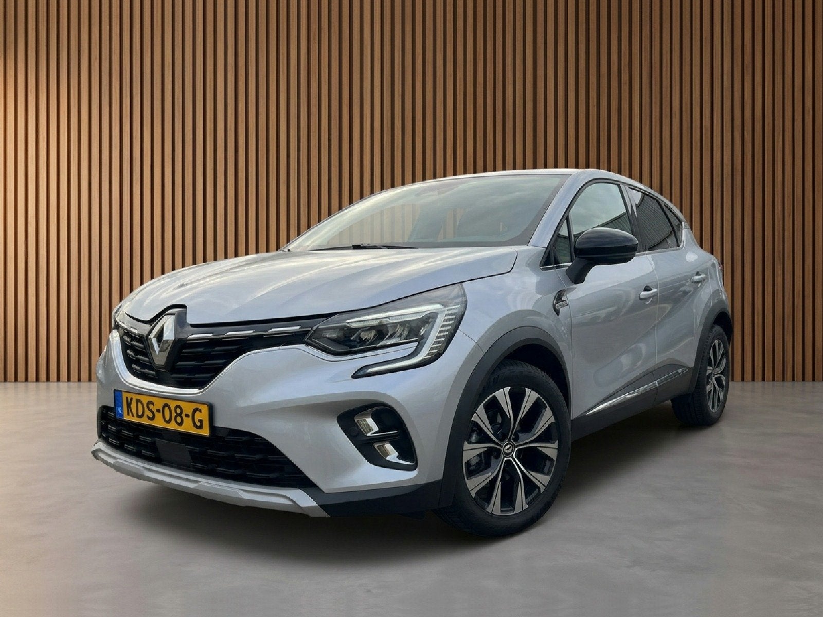 Renault CAPTUR 1.3 mild hybrid Initiale Paris automaat camer, Auto's, 4 cilinders, Leder en Stof, Bedrijf, 5 stoelen