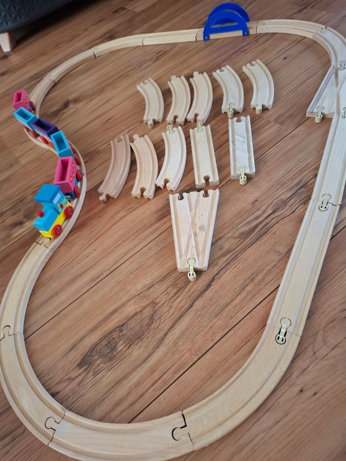 Houten treinbaan met treintjes., Ophalen