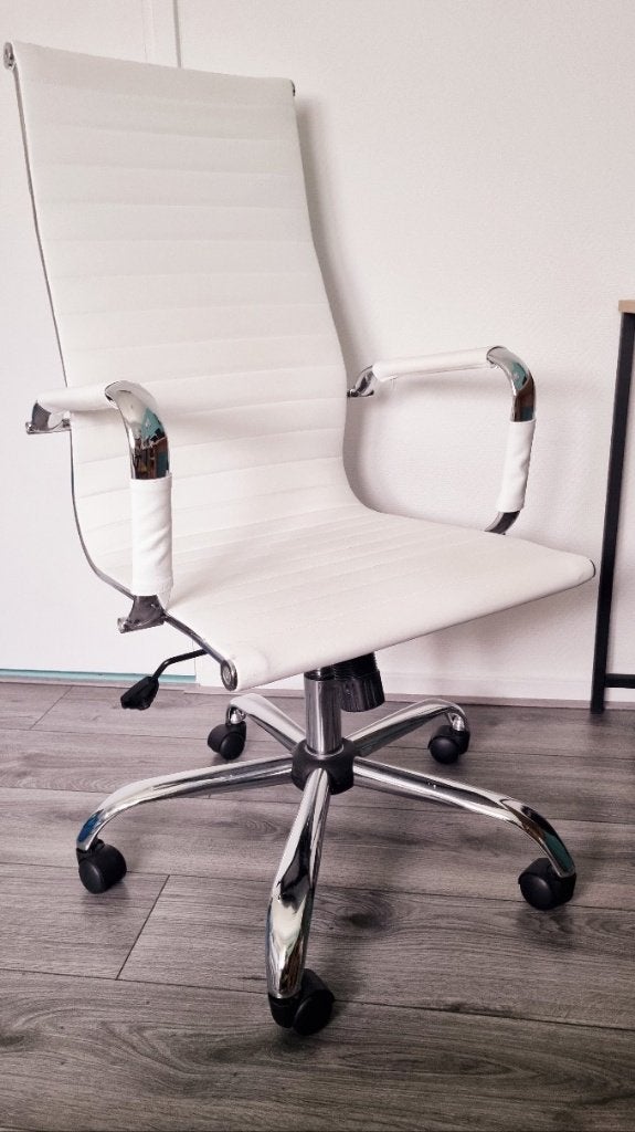 Witte Design Bureaustoel (Eames Stijl) – Chroom & Hoge Rug, Ophalen, Gebruikt, Wit, Bureaustoel