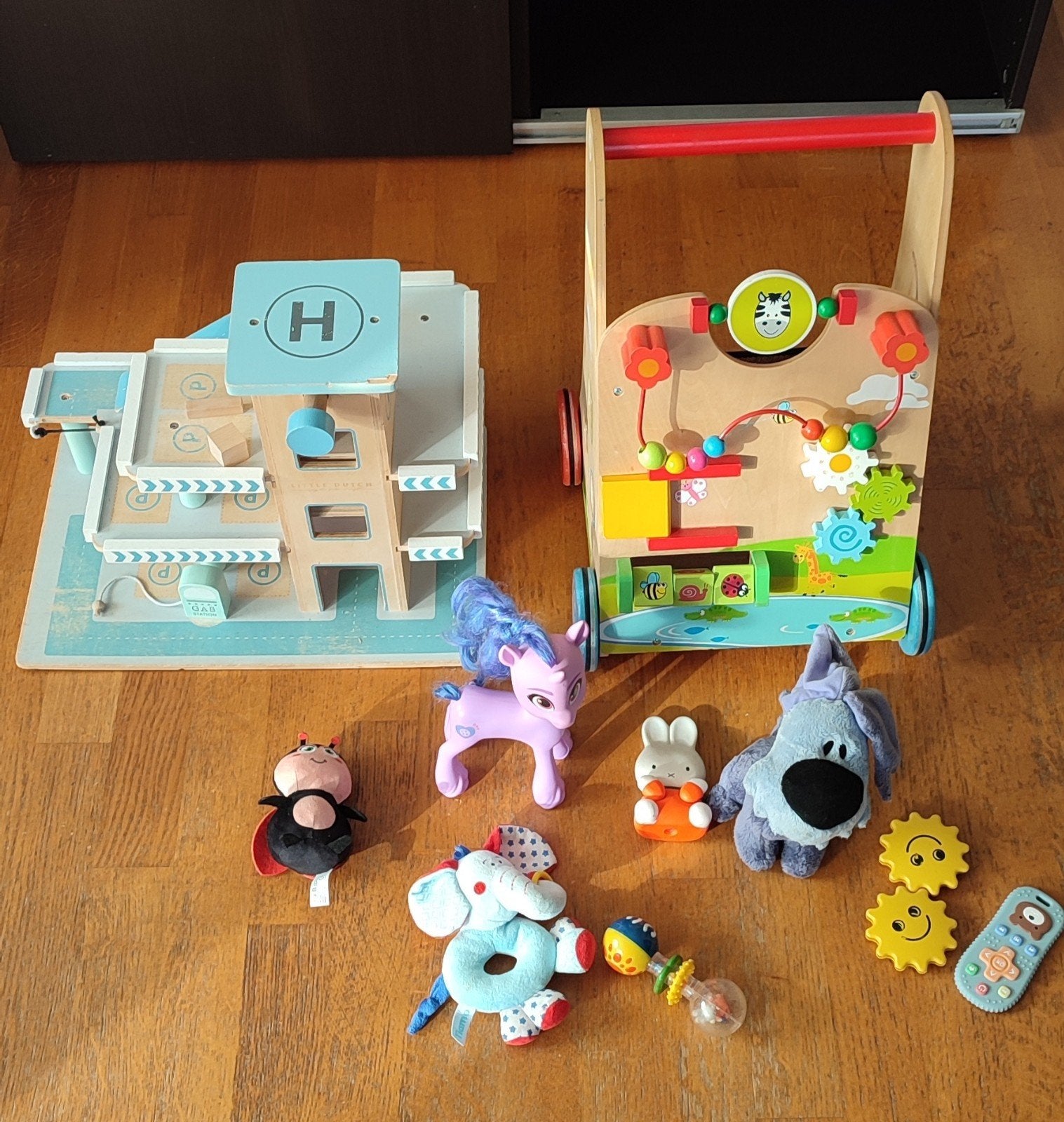 Houten garage, loopwagen en speelgoedpakket, Kinderen en Baby's, Ophalen, Gebruikt, Jongen of Meisje