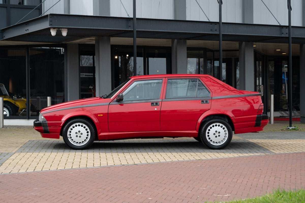 Alfa Romeo 75 1.8 Turbo (bj 1988), Auto's, Alfa Romeo, Gebruikt, Bedrijf, Sedan, 5 stoelen