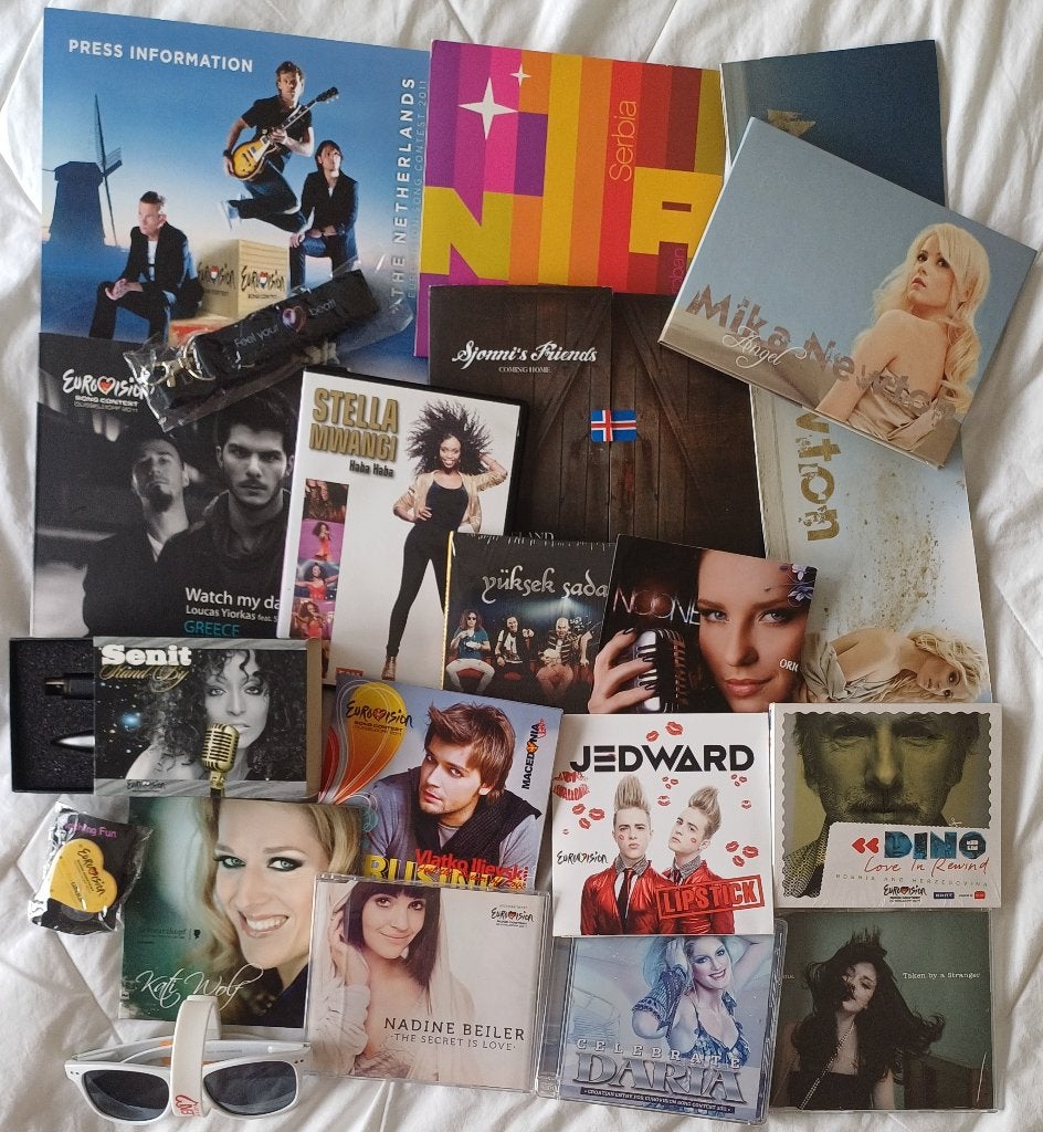 17 Eurovision Songfestival items van 2011, Pop, Overige typen, Ophalen of Verzenden, Zo goed als nieuw