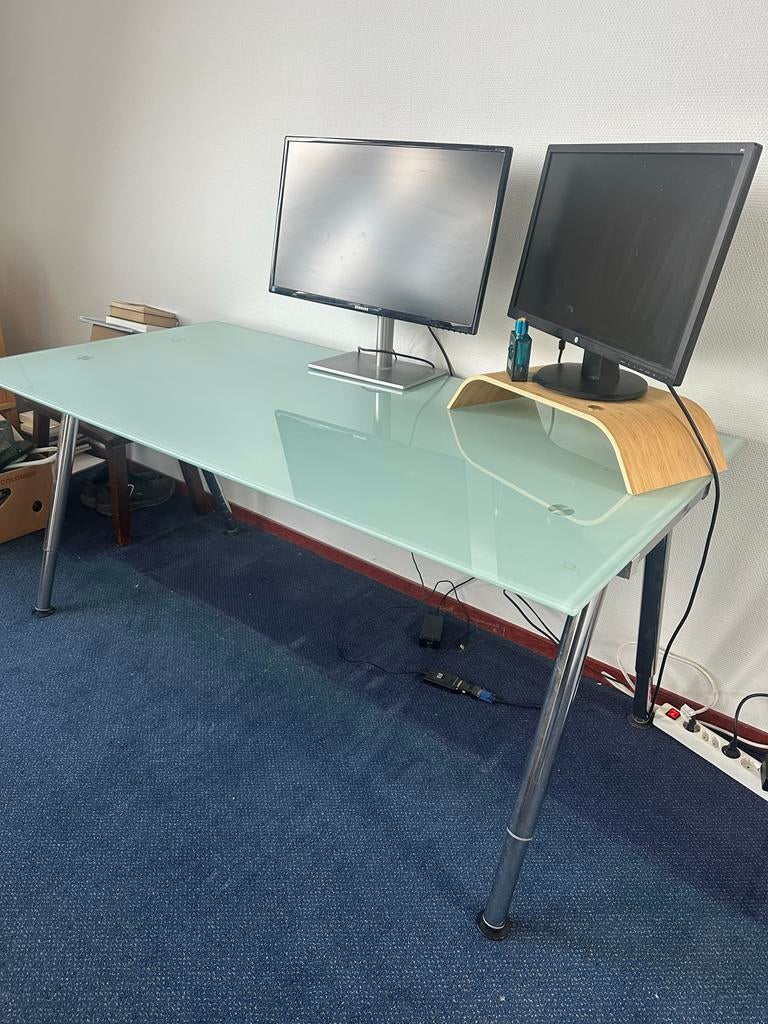 IKEA bureau, Huis en Inrichting, Bureaus, Ophalen, 160 cm, In hoogte verstelbaar, Zo goed als nieuw