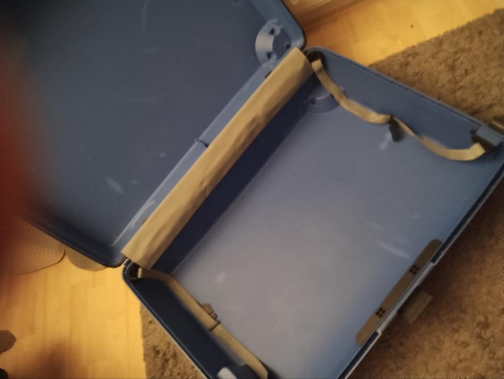 Blauwe Carlton koffer met slot, Sieraden, Tassen en Uiterlijk, Koffers, Gebruikt, Hard kunststof, 35 tot 45 cm, Uitschuifbare handgreep