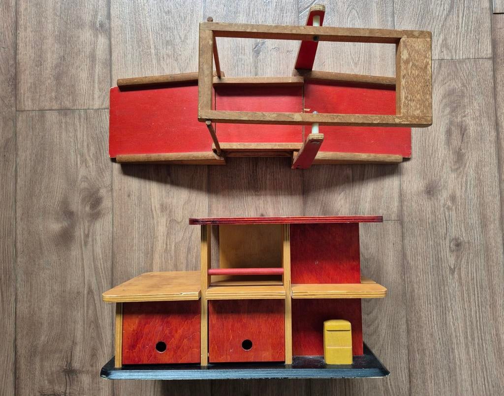 Houten stevige speelgoedgarage én houten ophaalbrug, Kinderen en Baby's, Speelgoed | Houten speelgoed, Ophalen of Verzenden, Gebruikt
