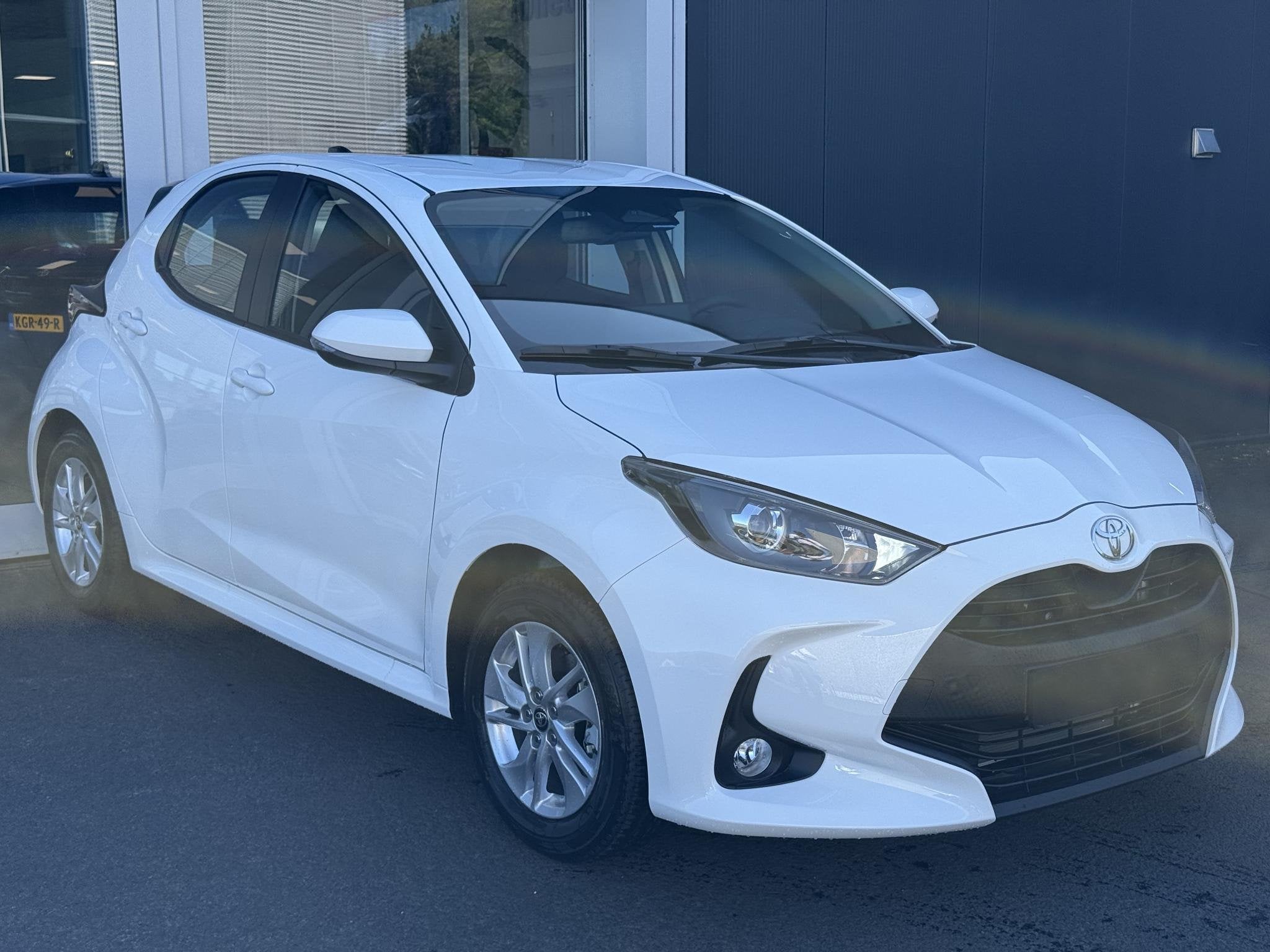 Toyota Yaris 1.5 Hybrid 115 Active Nieuw & Direct leverbaar, Auto's, Stof, Euro 6, 116 pk, Wit