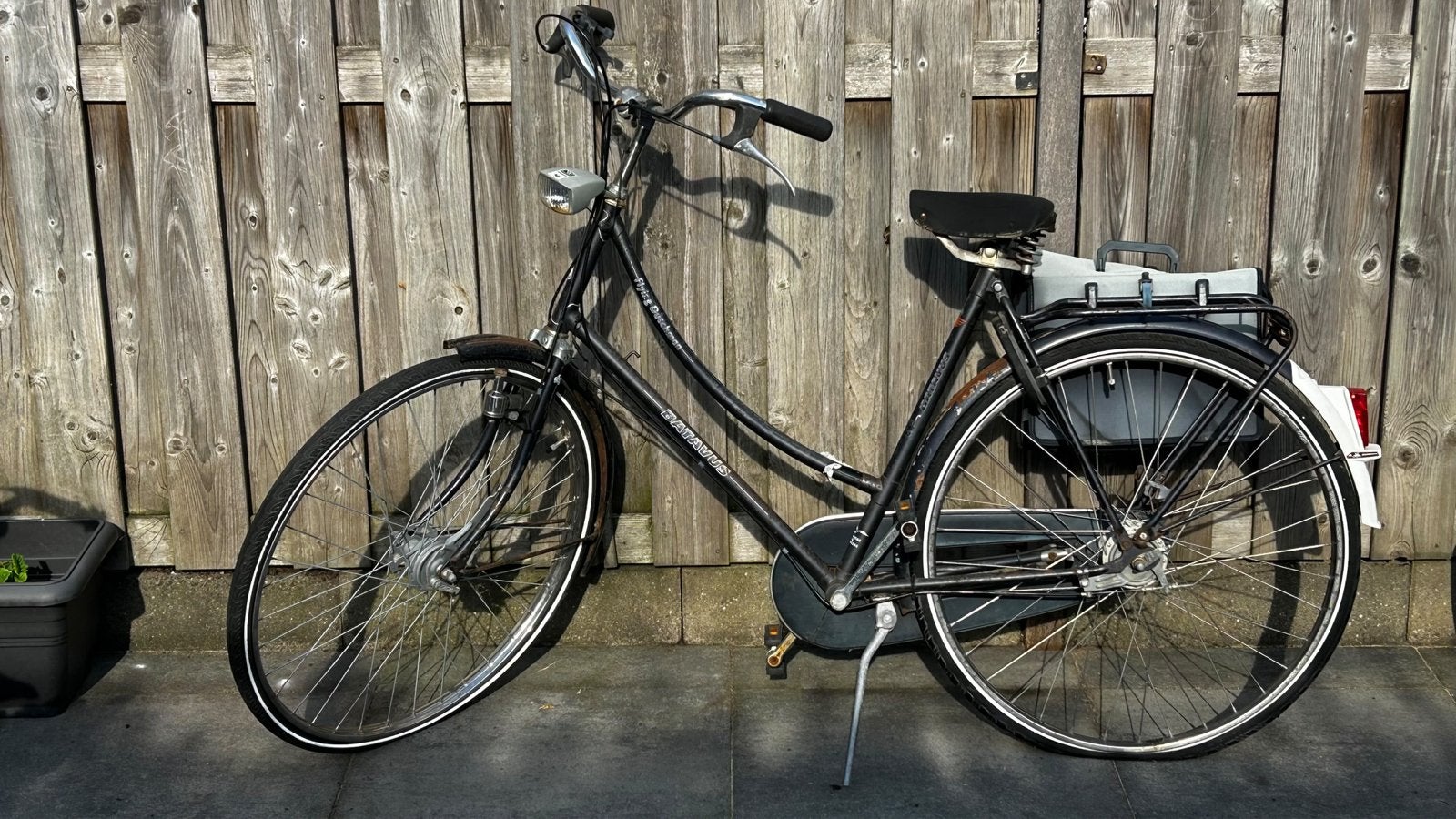Degelijke damesfiets -Batavus,trommelremmen, banden zijn oke, Ophalen, Terugtraprem, Gebruikt, Batavus