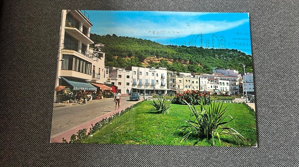 Estartit straatbeeld met auto merk ?, Ophalen of Verzenden, 1980 tot heden, Gelopen, Spanje