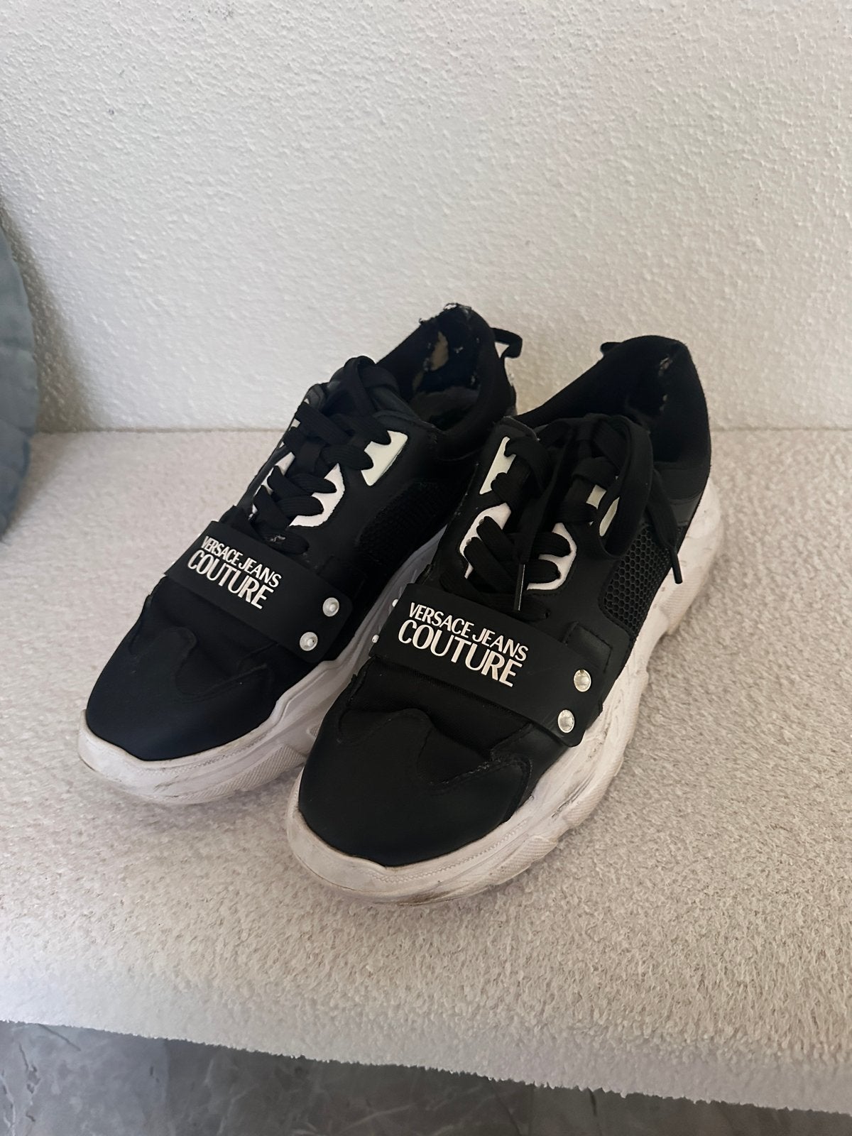 Versace Jeans Couture sneakers - Zwart met wit, Kleding | Heren, Schoenen, Ophalen of Verzenden, Gedragen, Zwart, Sneakers of Gympen