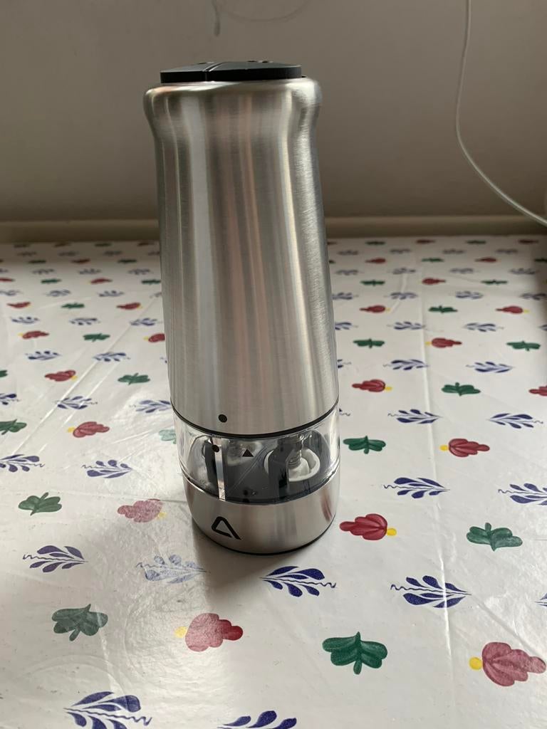 Dit is een 2-in-1 peper- en zoutmolen., Ophalen of Verzenden, Zo goed als nieuw