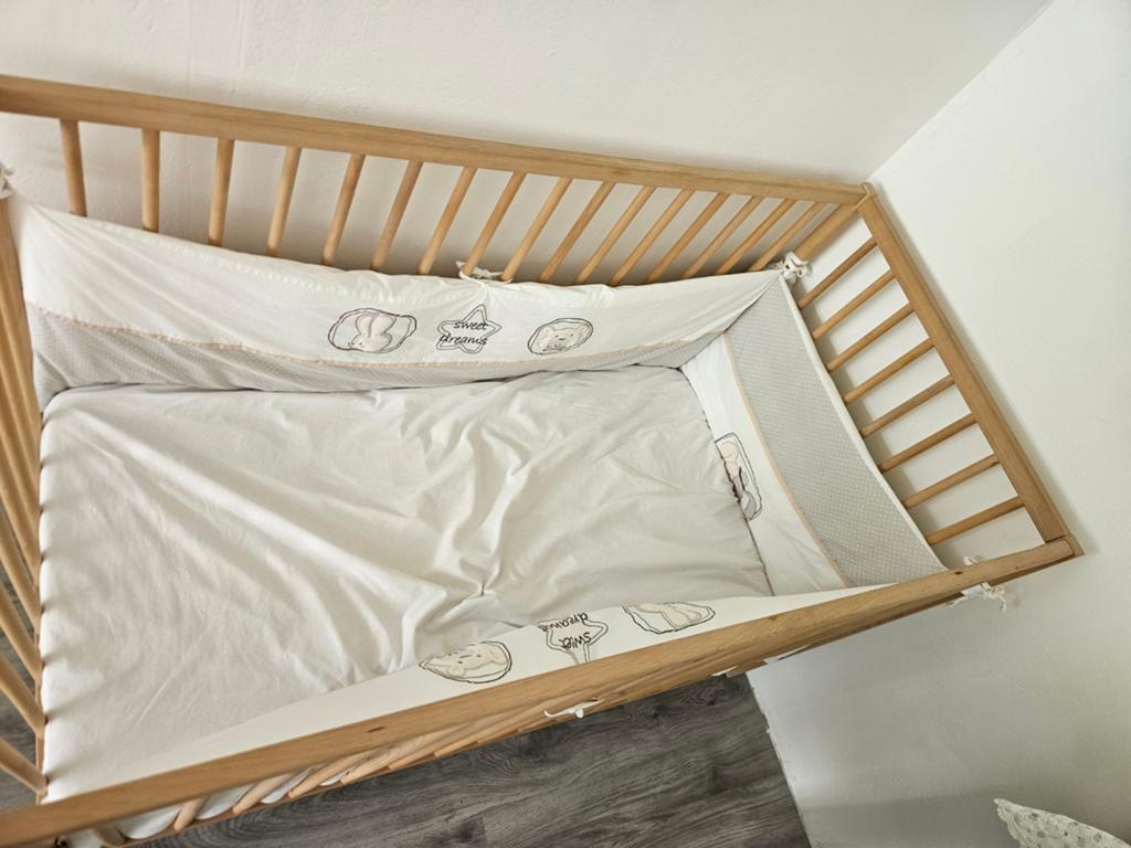 kinderbox met bed matras, Ophalen, Zo goed als nieuw, Vierkant, In hoogte verstelbaar