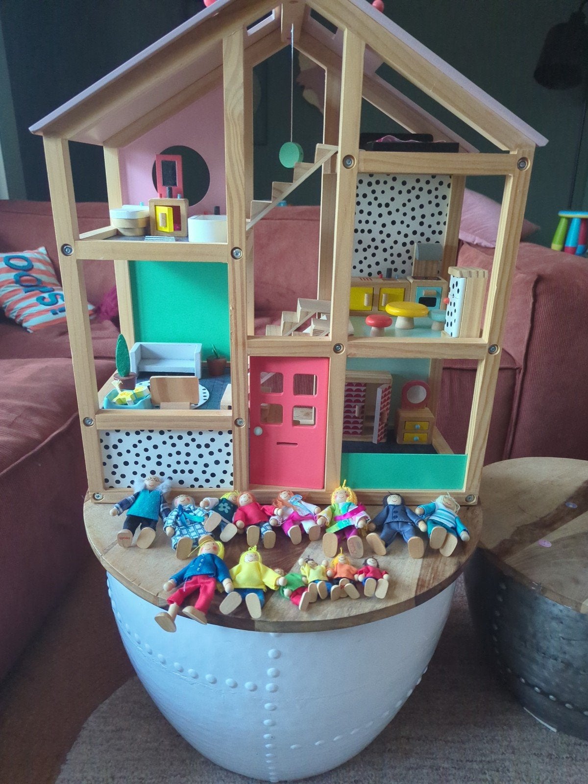 Groot Houten HEMA Poppenhuis met Meubels en Poppen, Ophalen, Zo goed als nieuw, Poppenhuis