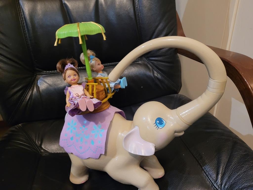 Barbie olifant Tikka met twee poppen, Ophalen of Verzenden