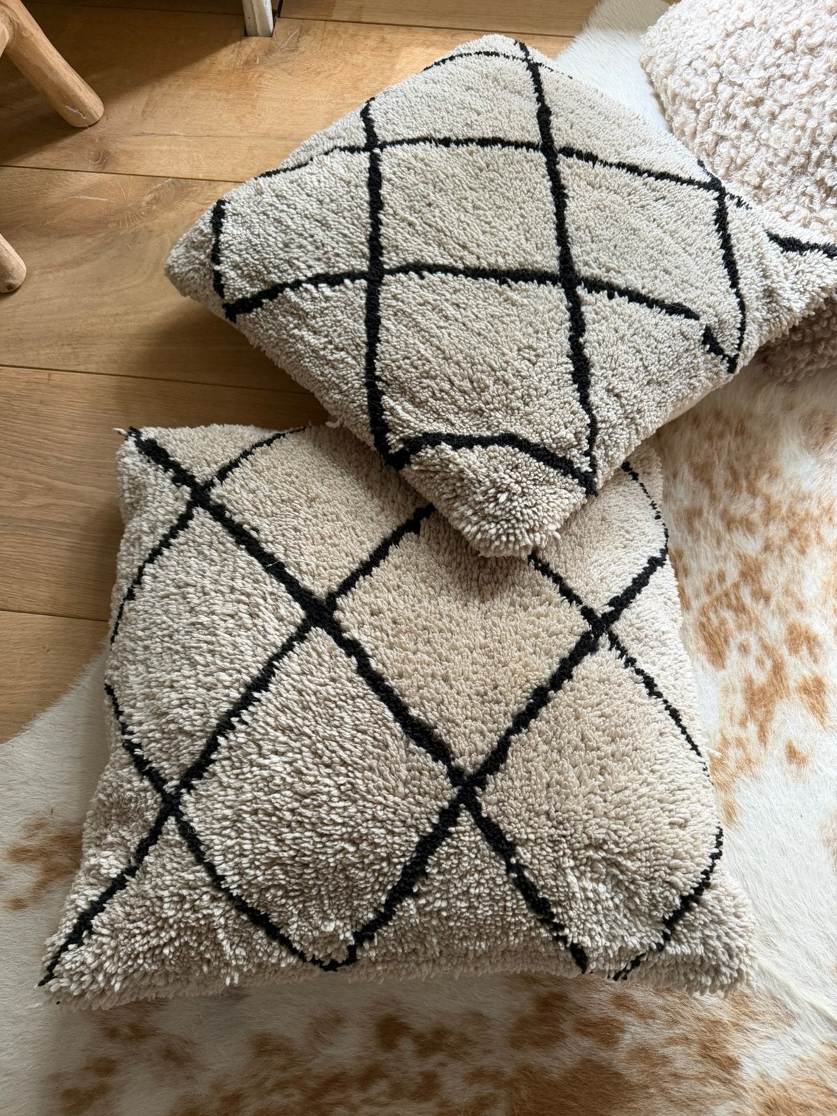 2 berber kussens, Huis en Inrichting, Ophalen, Zo goed als nieuw, Vierkant, 50 tot 75 cm