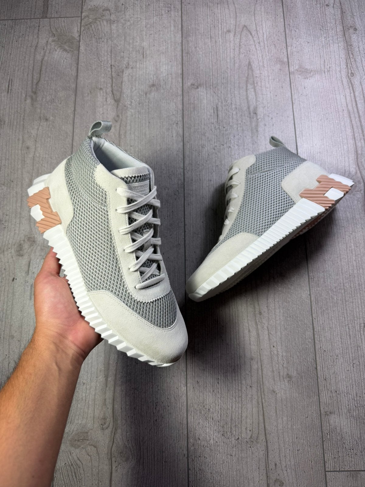 Hermes, Overige kleuren, Ophalen of Verzenden, Sneakers of Gympen, Zo goed als nieuw