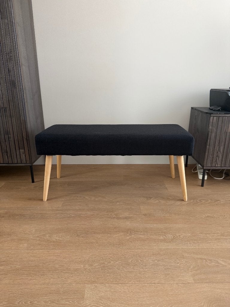 Hocker bankje zwart met houten poot, Ophalen, Minder dan 50 cm, 100 tot 125 cm, Zo goed als nieuw