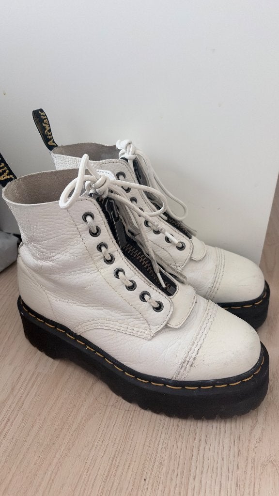 Dr martens, Kleding | Dames, Schoenen, Wit, Lage of Enkellaarzen, Ophalen of Verzenden, Dr. Martens