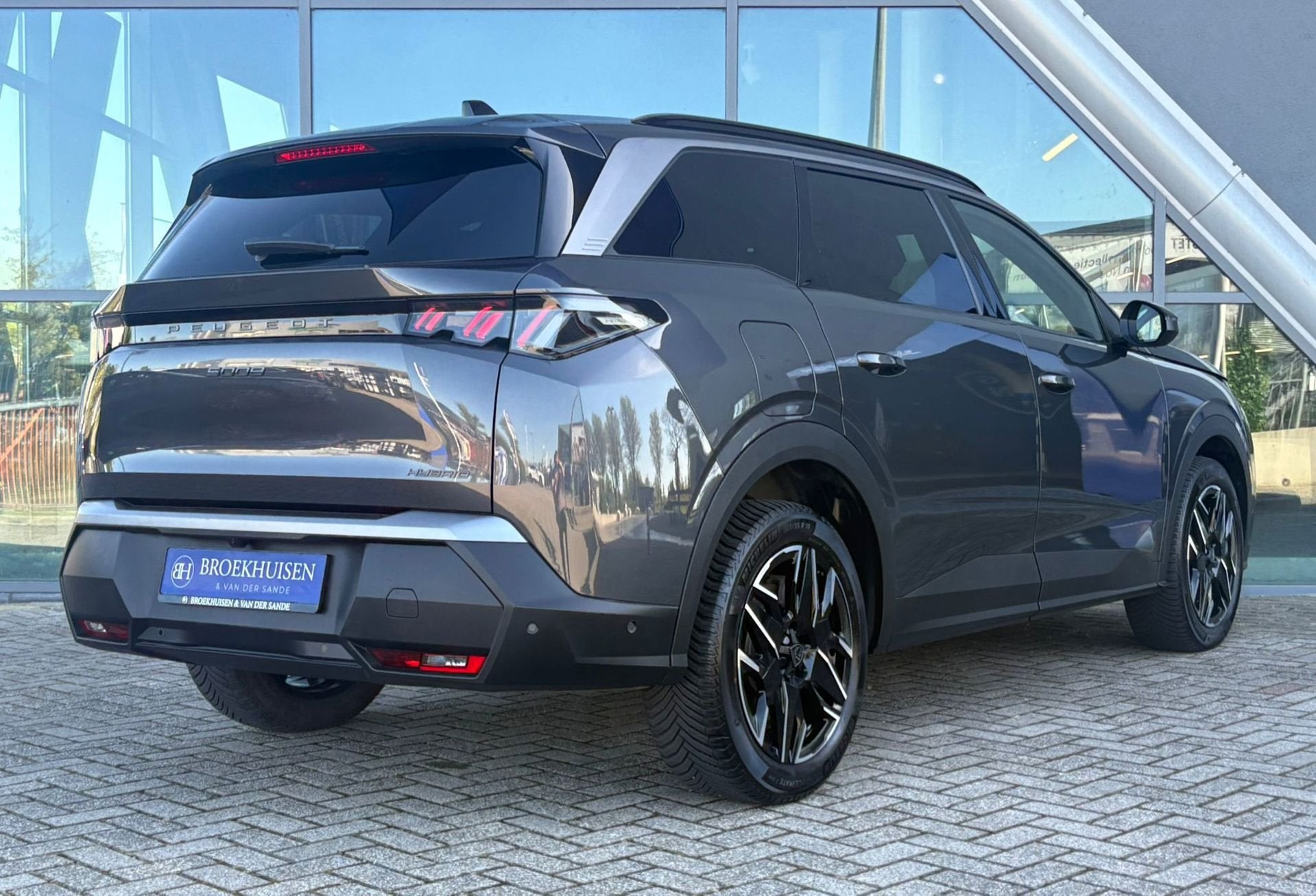 Peugeot 5008 1.2 Hybrid 145pk Allure 7 Pers Automaat / 360 C, Auto's, Peugeot, 145 pk, Gebruikt, Zwart, 1199 cc