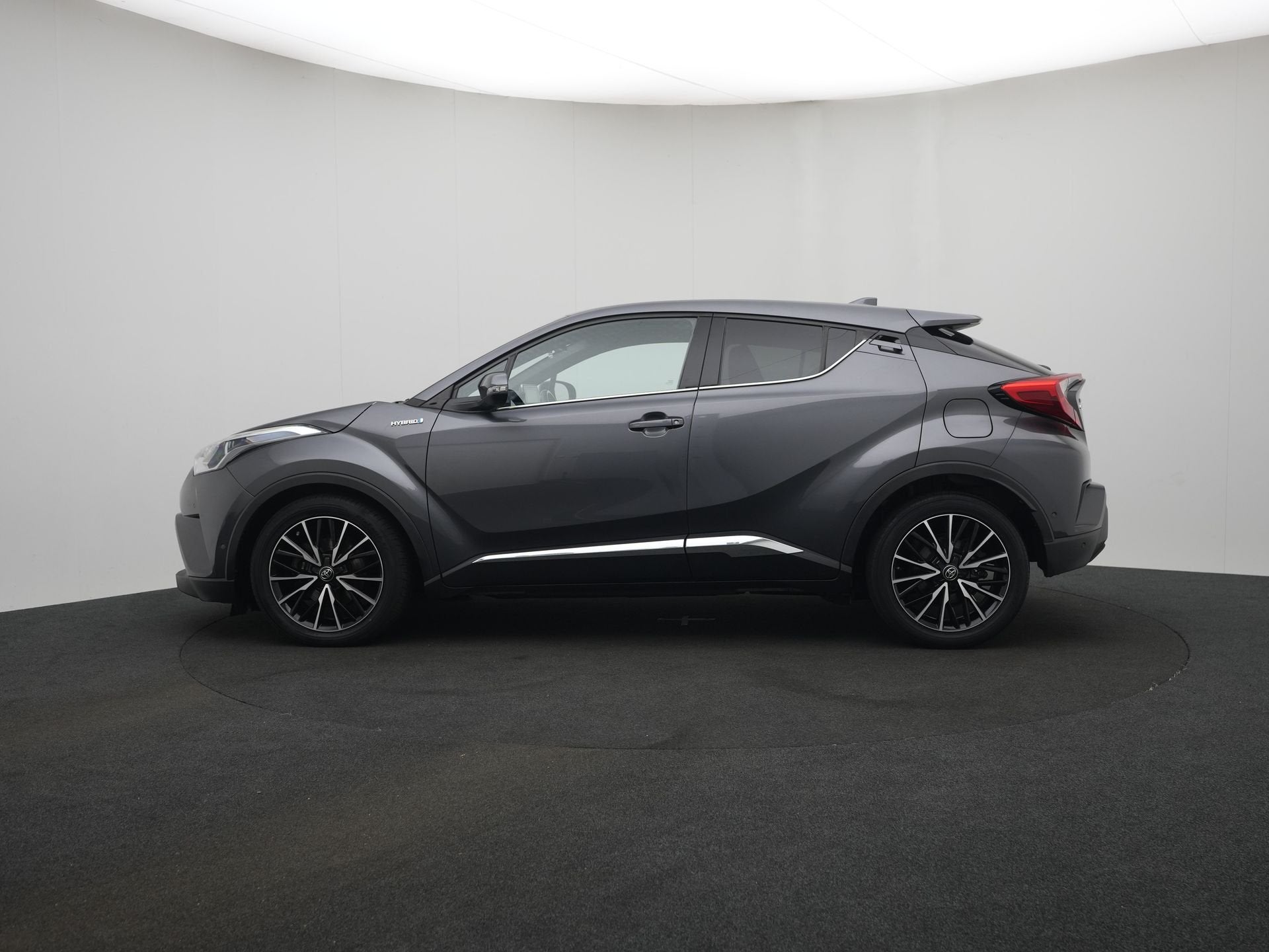 Toyota C-HR 1.8 Hybrid Dynamic | Dealer Onderhouden | Parkee, Stof, 4 cilinders, 122 pk, 26 km/l