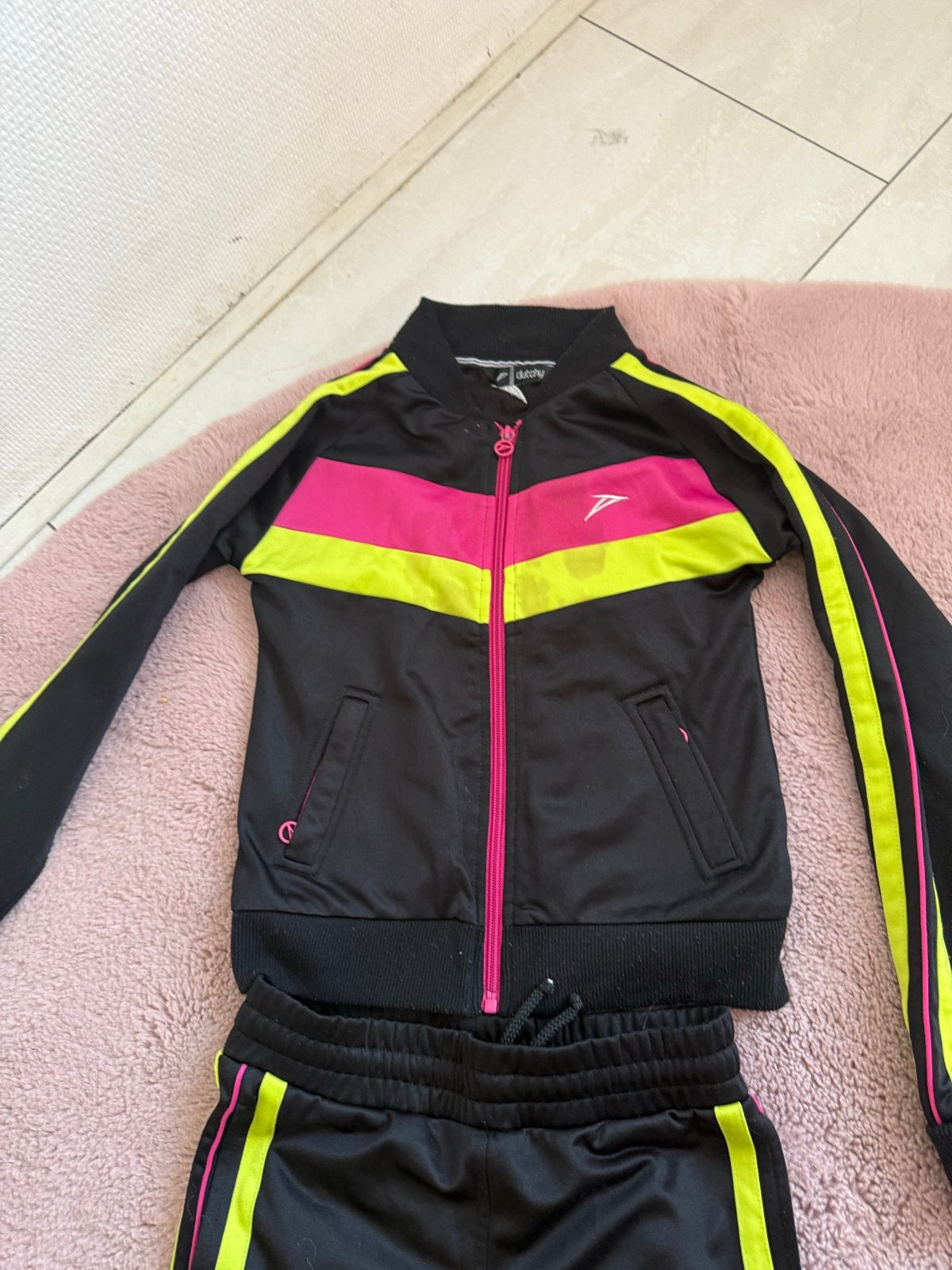 Sportief Trainingspak voor Meisjes - Zwart/Neon, Ophalen of Verzenden, Gebruikt, Meisje