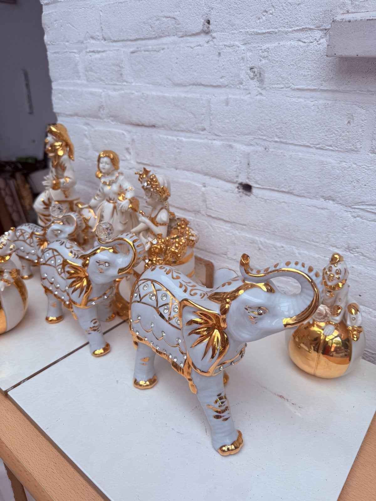 Capodimonte beeldjes uit Italië. Porselein met gouddecoratie, Ophalen