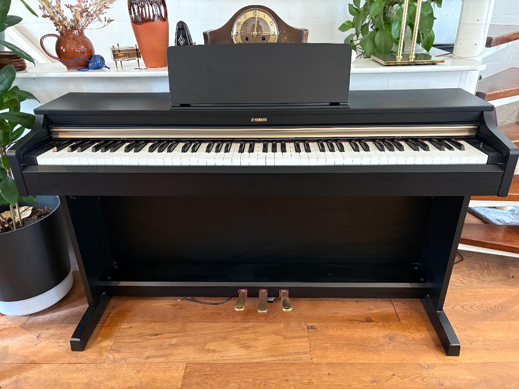 Yamaha Arius YDP-162 digitale piano, Ophalen, Zwart, Digitaal, Zo goed als nieuw