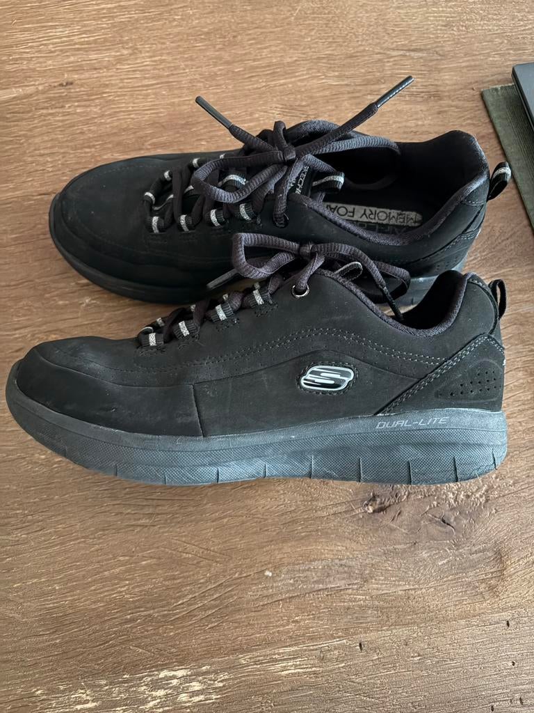 37 maat Skechers Air-Cooled Memory Foam Sneakers, Ophalen of Verzenden, Zo goed als nieuw, Jongen of Meisje, Schoenen