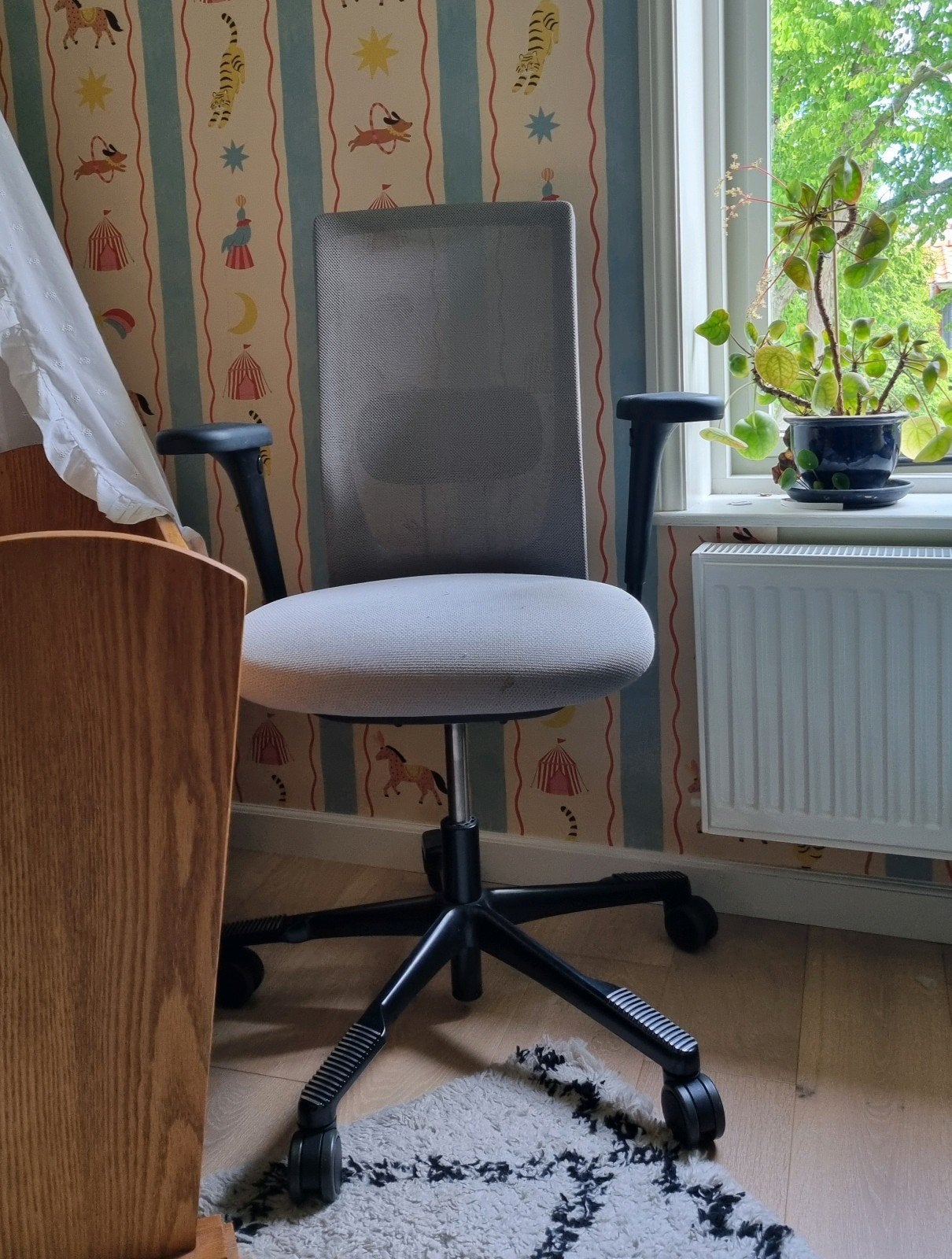 Ergonomische bureaustoel in zilvergrijs, Ophalen, Gebruikt, Grijs, Bureaustoel